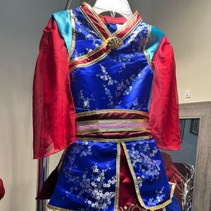 Mulan special edition costume with an accessory included(Folding fan)